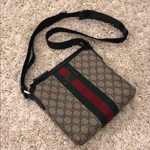 Gucci Web GG Supreme flat messenger AUTHENTIC